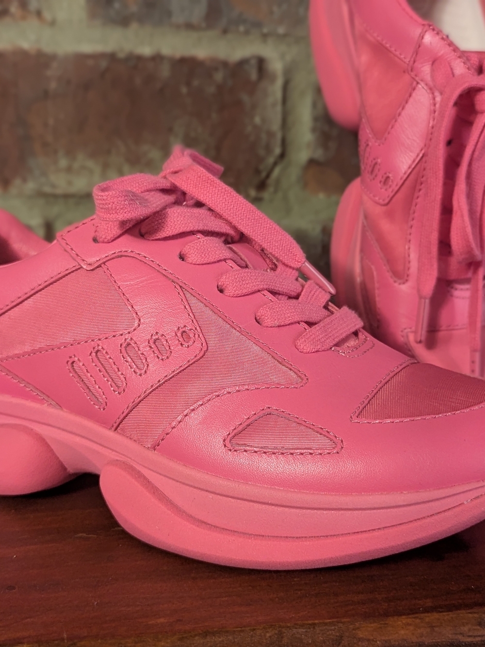 Tory Sport Tory Burch Bubble Pink Sneakers 5.5 NWOB - Picture 2 of 7
